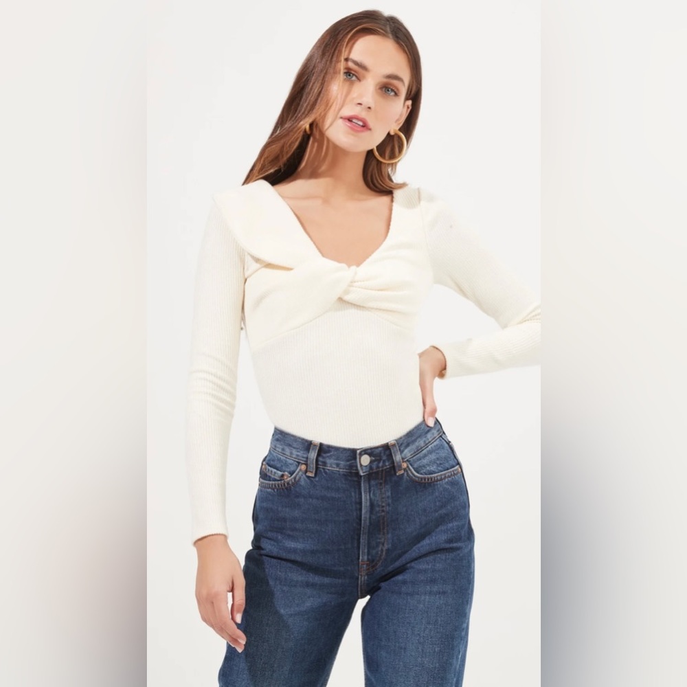 NWT ASTR The Label Iggy Twist front long sleeve sweater bodysuit white size Med